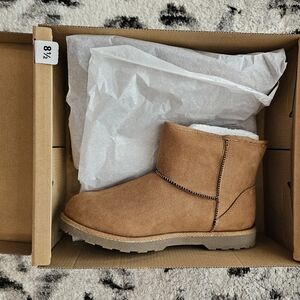 NWT Airwalk Teddi Short Boots